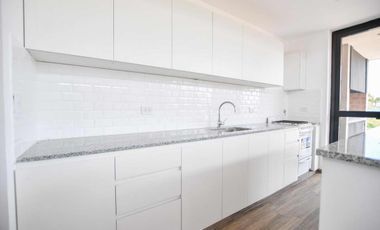 Casa en venta - 3 Dormitorios 2 Baños - Cochera - 180Mts2 - City Bell