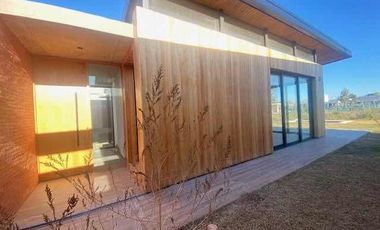 Casa en venta - 3 Dormitorios 2 Baños - Cochera - 180Mts2 - City Bell