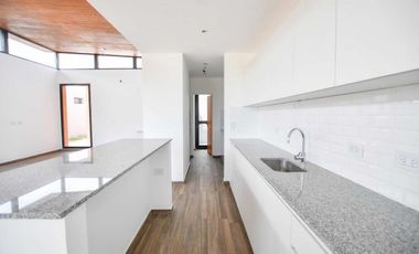 Casa en venta - 3 Dormitorios 2 Baños - Cochera - 180Mts2 - City Bell