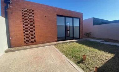 Casa en venta - 3 Dormitorios 2 Baños - Cochera - 180Mts2 - City Bell