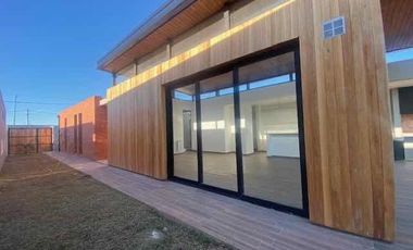 Casa en venta - 3 Dormitorios 2 Baños - Cochera - 180Mts2 - City Bell