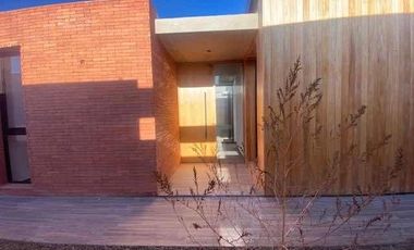 Casa en venta - 3 Dormitorios 2 Baños - Cochera - 180Mts2 - City Bell