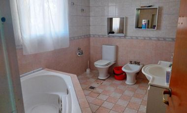 Casa en venta - 3 Dormitorios 2 Baños - Monte Grande