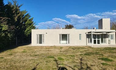 Casa en  Planta Baja en el Comahue Golf Club