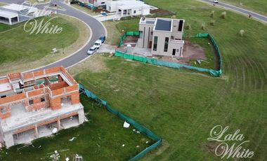 Excelente lote interno en San Simón