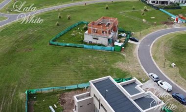 Excelente lote interno en San Simón