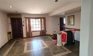 Departamento en planta alta con amplios ambientes