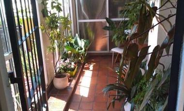 Departamento en planta alta con amplios ambientes