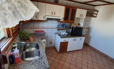 Departamento en planta alta con amplios ambientes