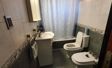 Departamento en planta alta con amplios ambientes