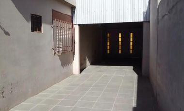 Casa en venta - 2 Dormitorios 2 Baños - Cochera - 500Mts2 - Salto