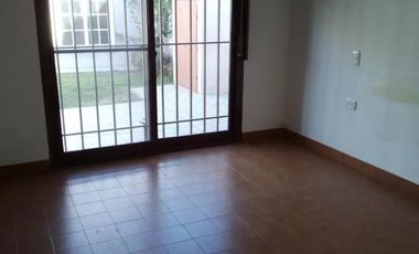 Casa en venta - 2 Dormitorios 2 Baños - Cochera - 500Mts2 - Salto