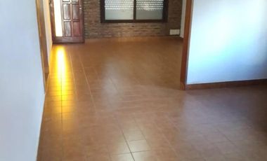 Casa en venta - 2 Dormitorios 2 Baños - Cochera - 500Mts2 - Salto