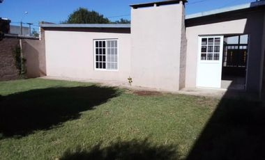 Casa en venta - 2 Dormitorios 2 Baños - Cochera - 500Mts2 - Salto