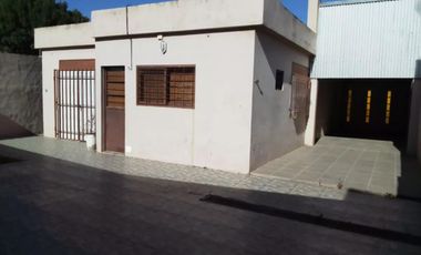 Casa en venta - 2 Dormitorios 2 Baños - Cochera - 500Mts2 - Salto