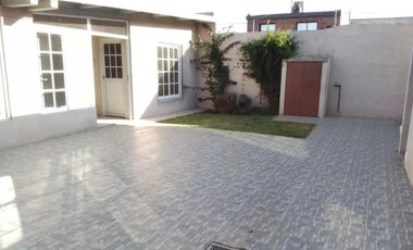 Casa en venta - 2 Dormitorios 2 Baños - Cochera - 500Mts2 - Salto