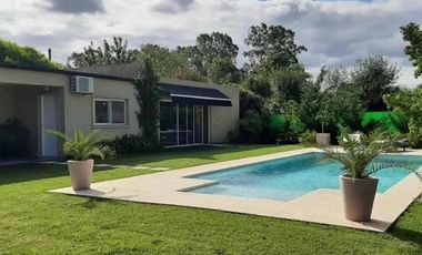 Casa en venta - 3 Dormitorios 3 Baños - Cochera - 910Mts2 - Navarro