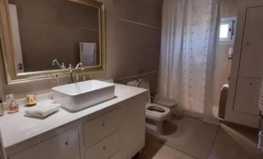 Casa en venta - 3 Dormitorios 3 Baños - Cochera - 910Mts2 - Navarro