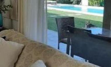 Casa en venta - 3 Dormitorios 3 Baños - Cochera - 910Mts2 - Navarro