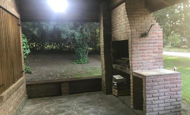 Casa en venta - 3 Dormitorios 2 Baños - 140Mts2 - Valeria del Mar