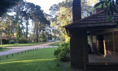 Casa en venta - 3 Dormitorios 2 Baños - 140Mts2 - Valeria del Mar