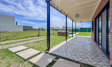 VENTA - Casa de 2 dormitorios y pileta. Don Mateo, etapa 3, Funes.