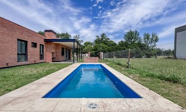 VENTA - Casa de 2 dormitorios y pileta. Don Mateo, etapa 3, Funes.