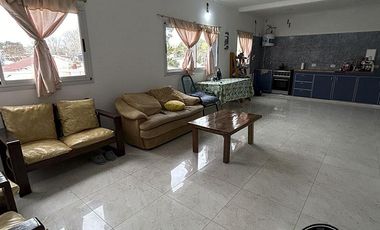 Local y vivienda en Santa Teresita - Calle 124 esq. 104 - VENTA