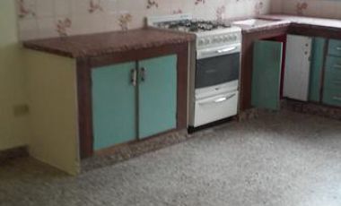 IDEAL INVERSION PROPIEDAD CON 2 DEPARTAMENTOS Y 2 LOCALES  - Monte Grande