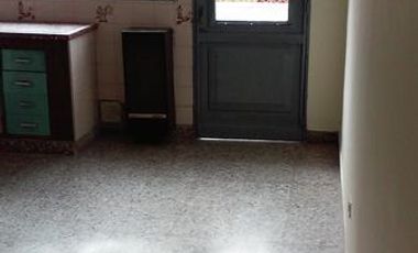 IDEAL INVERSION PROPIEDAD CON 2 DEPARTAMENTOS Y 2 LOCALES  - Monte Grande