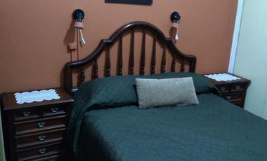 DEPARTAMENTO DE TRES AMBIENTES CON COCHERA FIJA DESCUBIERTA