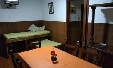 DEPARTAMENTO DE TRES AMBIENTES CON COCHERA FIJA DESCUBIERTA