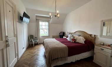 ALQUILER 24 MESES | CHALET ESTILO INGLES EN BARRIO LOS TRONCOS