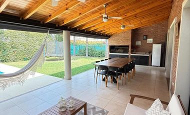 Hermosa casa de 3 dormitorios   dependencia en barrio privado Álamos, Av. Perón al 1000, Yerba Buena
