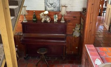 Casa en venta - 4 Dormitorios 2 Baños - Cocheras - 690Mts2 - Longchamps