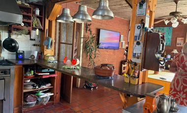 Casa en venta - 4 Dormitorios 2 Baños - Cocheras - 690Mts2 - Longchamps