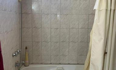 Casa en venta - 4 Dormitorios 2 Baños - Cocheras - 690Mts2 - Longchamps