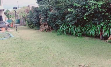 Casa en venta - 4 Dormitorios 2 Baños - Cocheras - 690Mts2 - Longchamps