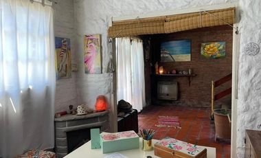 Casa en venta - 4 Dormitorios 2 Baños - Cocheras - 690Mts2 - Longchamps