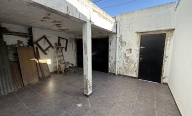 Casa en venta 3 ambientes con 4 dormitorios cochera y patio - Sarandi