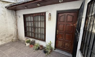 Casa en venta 3 ambientes con 4 dormitorios cochera y patio - Sarandi
