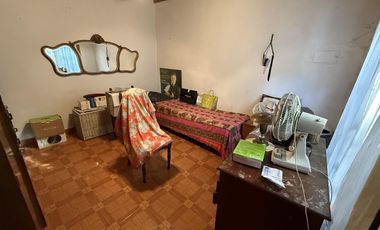 Casa en venta 3 ambientes con 4 dormitorios cochera y patio - Sarandi