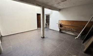 Casa en venta 3 ambientes con 4 dormitorios cochera y patio - Sarandi