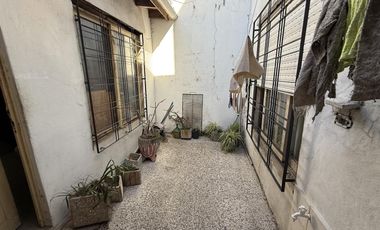 Casa en venta 3 ambientes con 4 dormitorios cochera y patio - Sarandi
