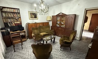 Casa en venta 3 ambientes con 4 dormitorios cochera y patio - Sarandi