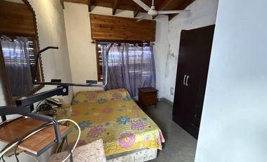 Casa en venta 3 ambientes con 4 dormitorios cochera y patio - Sarandi