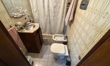 Casa en venta 3 ambientes con 4 dormitorios cochera y patio - Sarandi