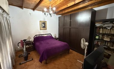 Casa en venta 3 ambientes con 4 dormitorios cochera y patio - Sarandi