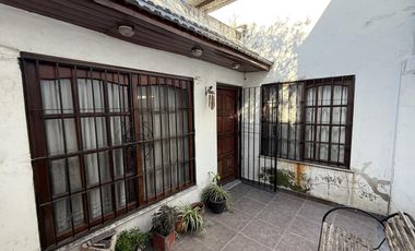 Casa en venta 3 ambientes con 4 dormitorios cochera y patio - Sarandi