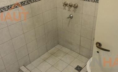 Venta de Galpón 200 M2 + 3 Dptos de 50 M2